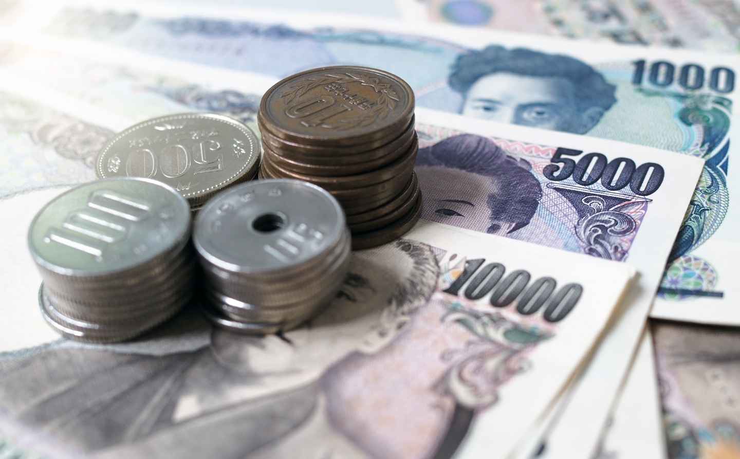 İran-İsrail Gerilimiyle Güvenli Liman Rotası Değişti: Dolar Zayıflıyor, Yen Güçleniyor
